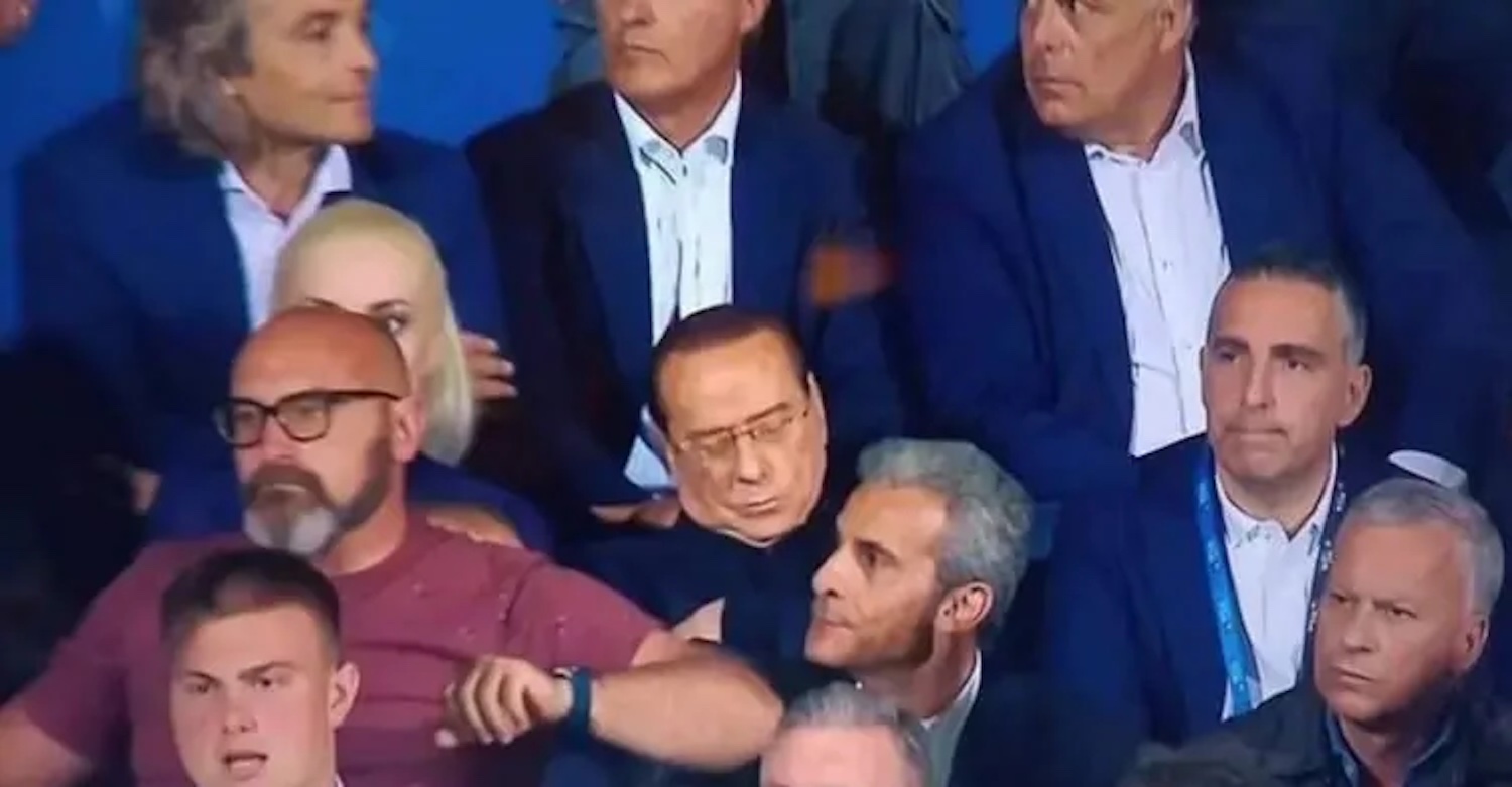 berlusconi-dorme-monza-copia.jpg