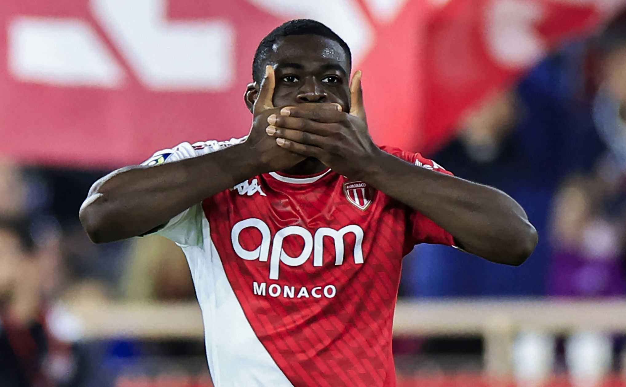 fofana.monaco.orizzontale.mani.bocca.2023.24.2036x1260.jpg