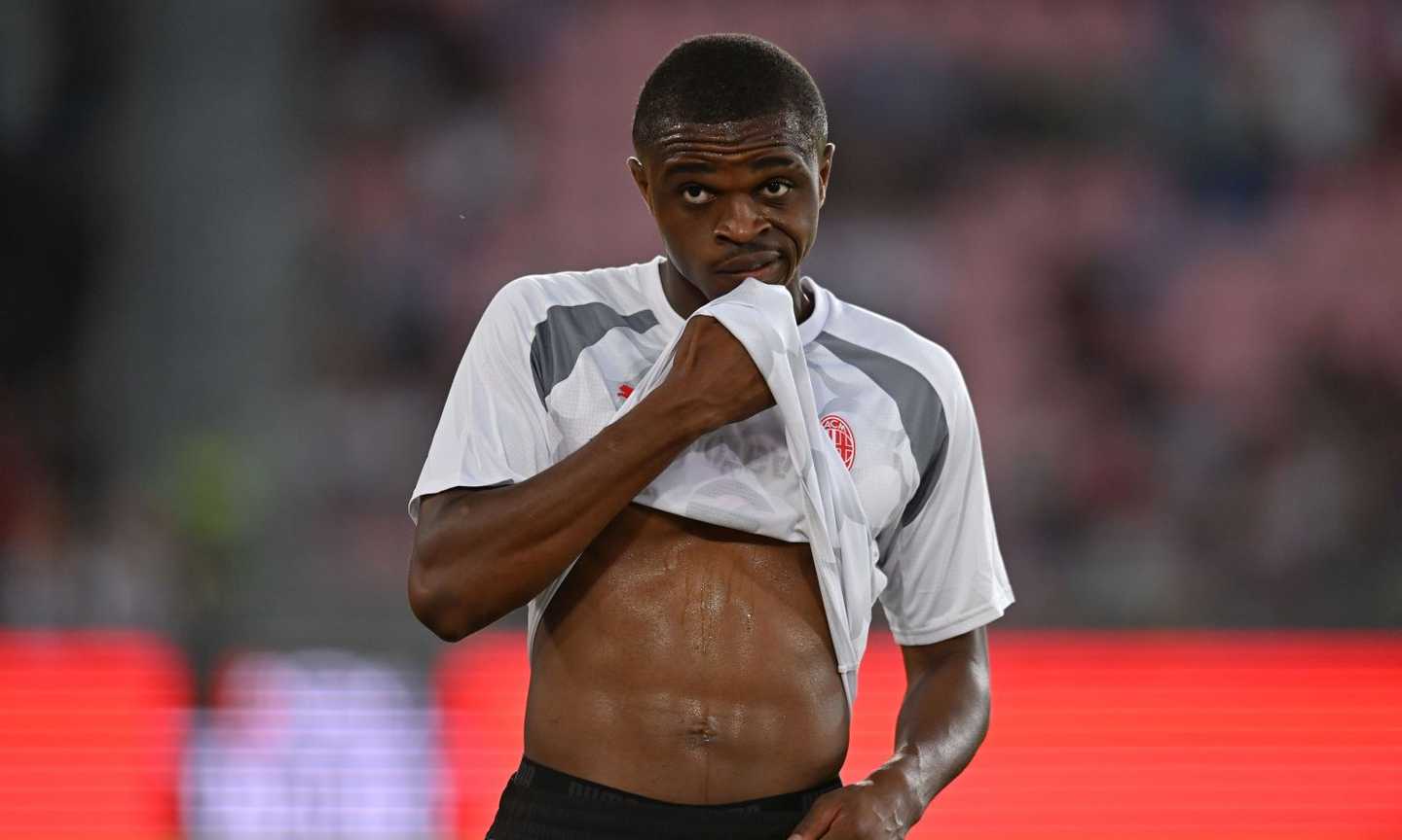 kalulu.milan.2023.24.maglia.su.1440x864.jpg