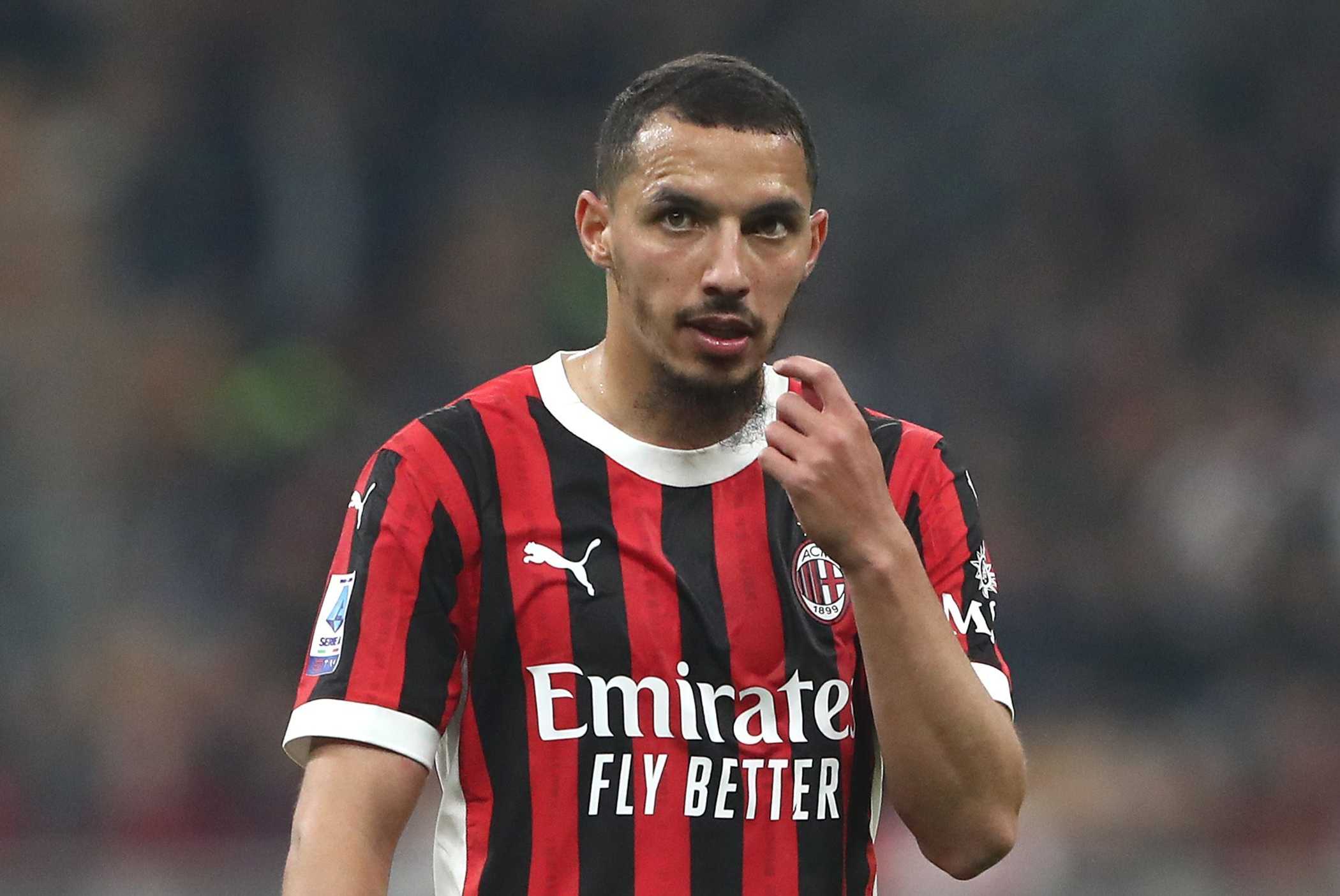 ORIZZONTALE.bennacer.milan.2023.2024.pensieroso.2100x1404.jpg
