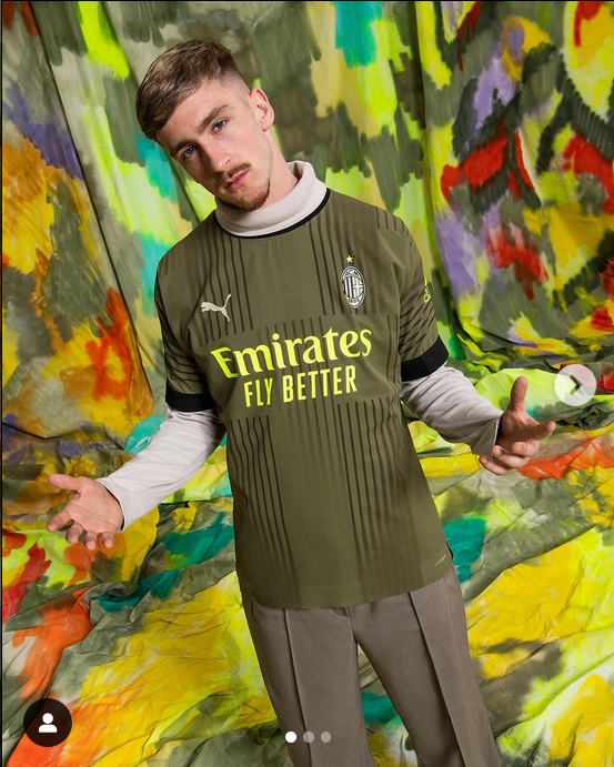 Screenshot 2022-08-23 at 12-40-53 #AS56 su Instagram Milan with a tonal touch ? @acmilan #Semp...png