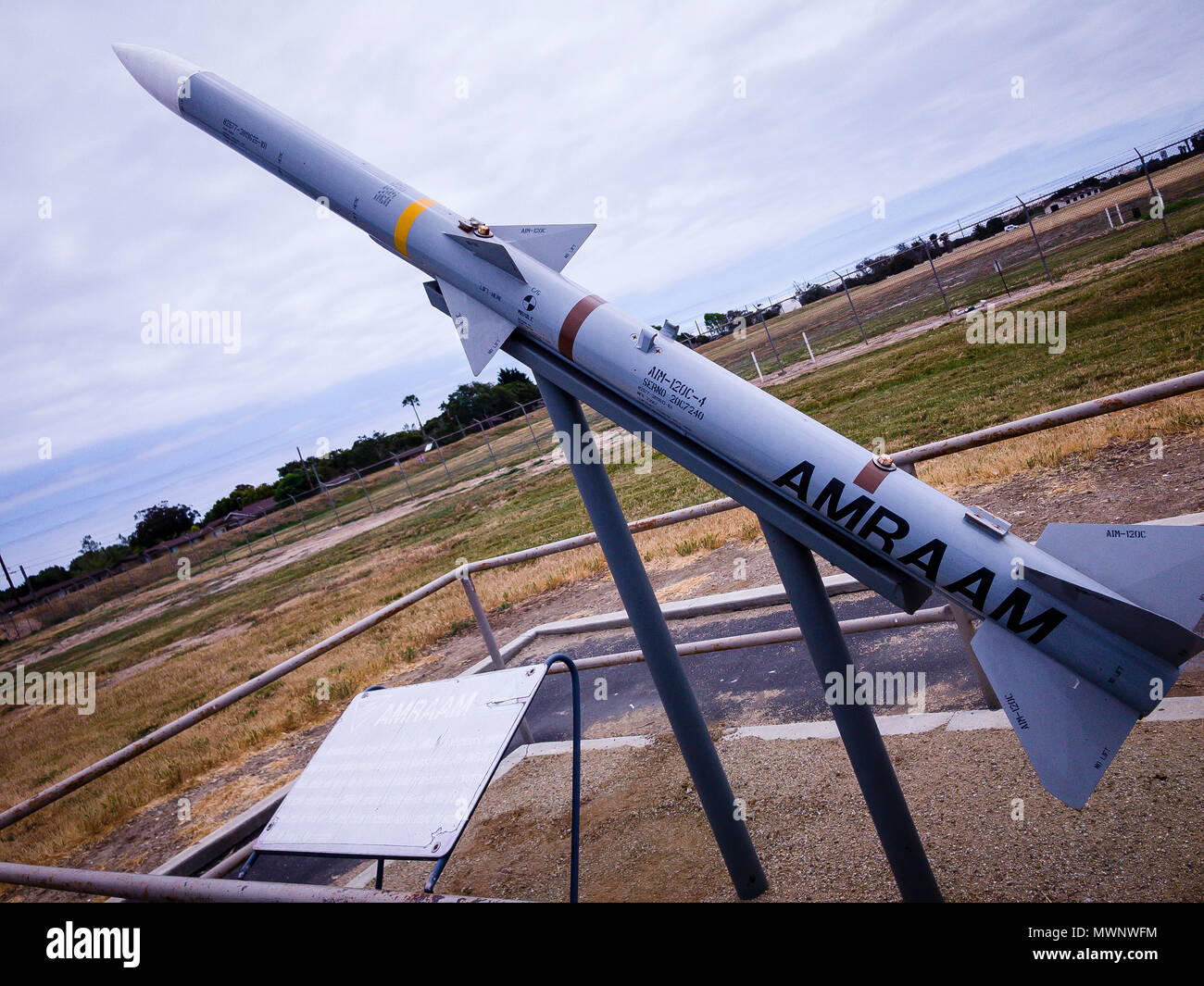 stock-photo-missili-amraam-point-mugu-missile-park-port-hueneme-california-stati-uniti-hugh-pe...jpg